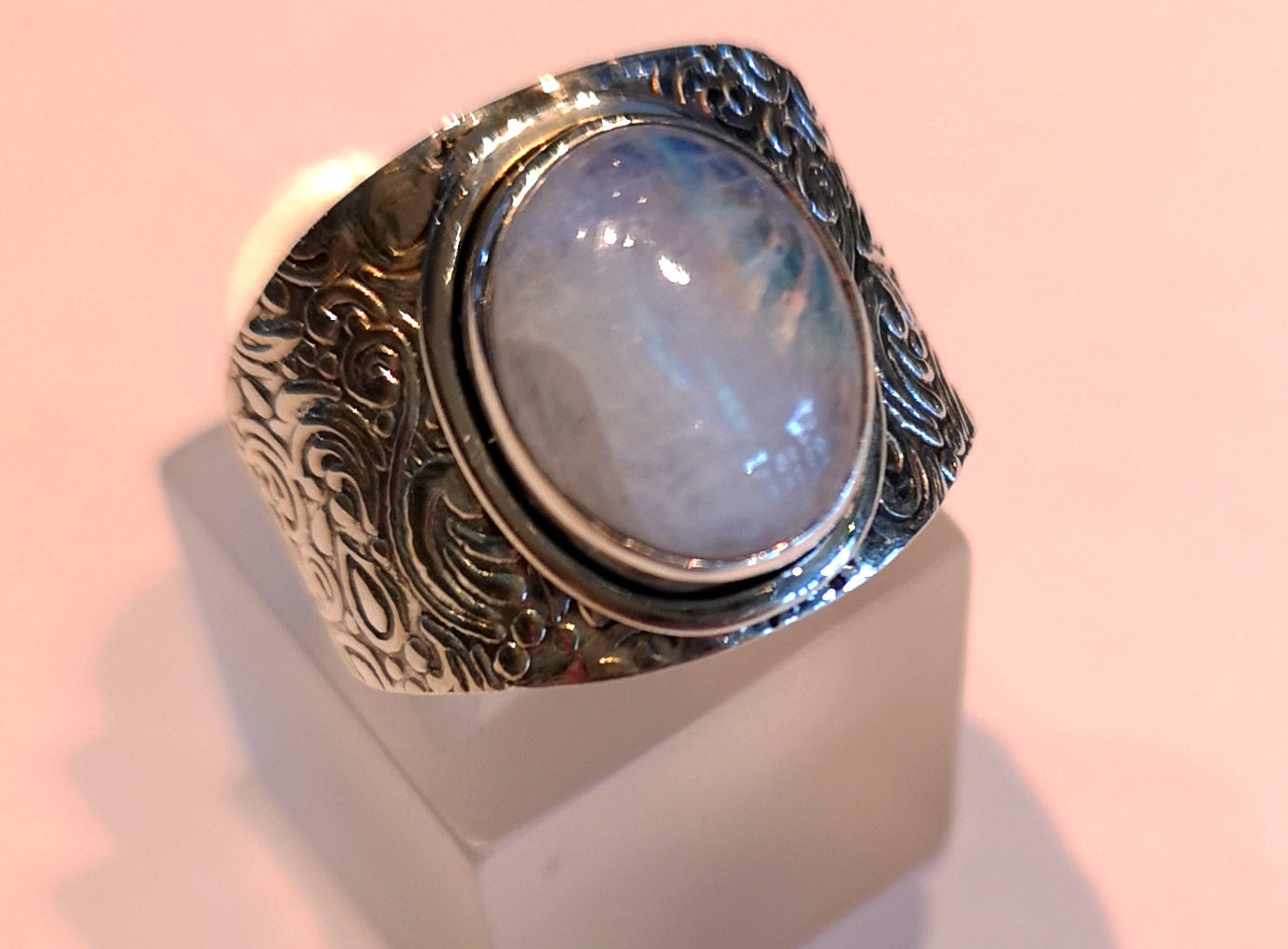Rainbow moonstone ring in sterling silver.